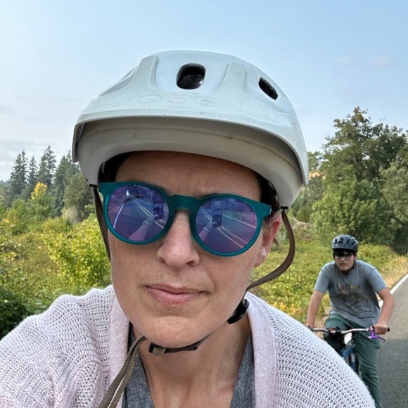 Meet your Posher, Randi - Picture 2 of 2